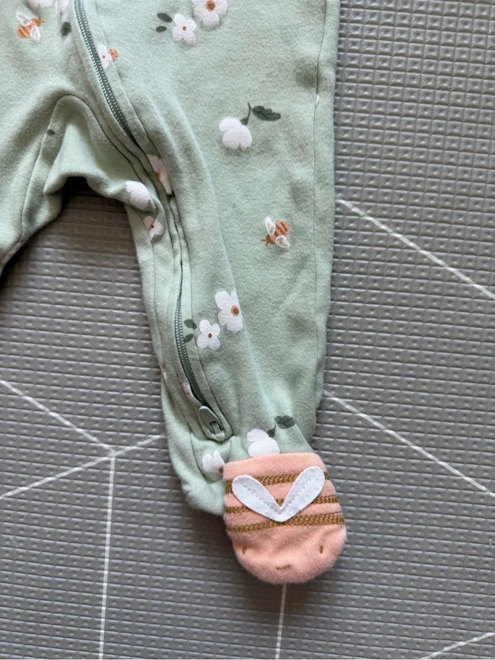 Carters|Baby girl Sage green ditsy Floral One-Piece Footed Sleeper,cotton•••6M